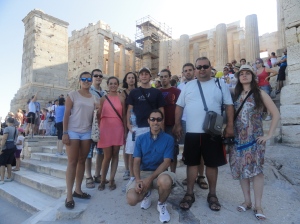 Un grupo visitando la Acrópolis